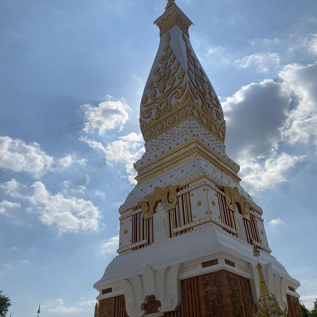 พระธาตุพนม - พระธาตุศักดิ์สิทธิ์แดนอีสาน
