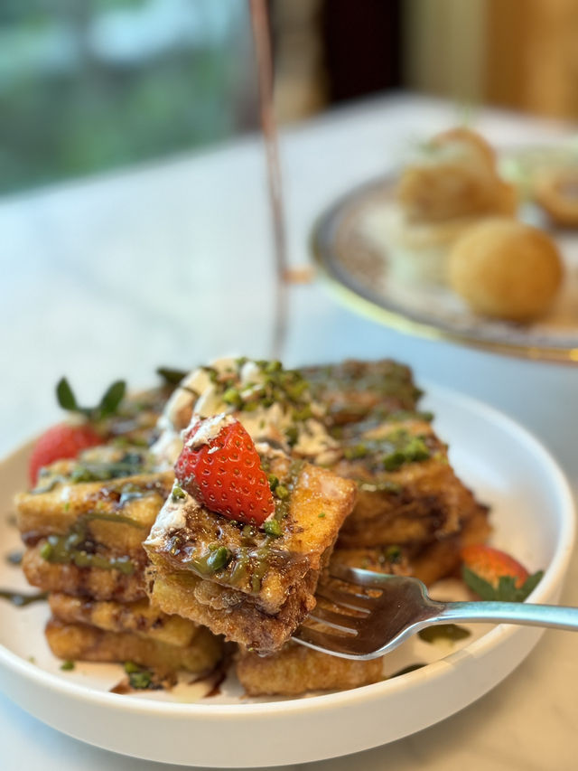 歷山餐廳CAFÉ A✨最近特別推出充滿堅果濃郁香氣及絲滑細膩之特色開心果下午茶🤩