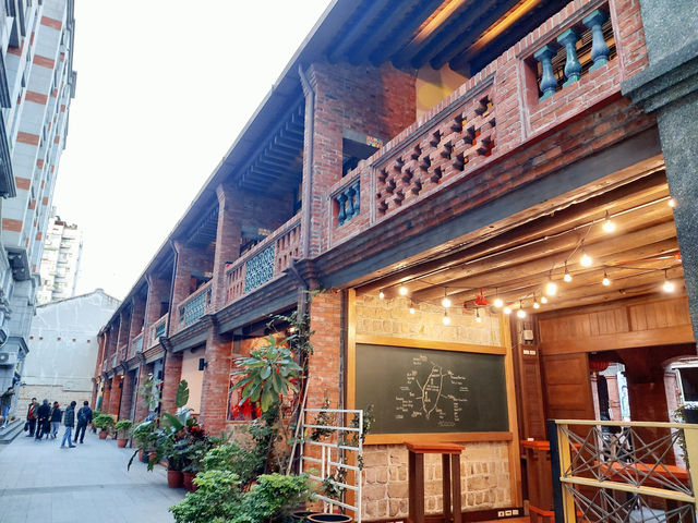 大稻埕與迪化街：懷舊與現代商店 🌅🛍️