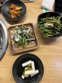 【韓国】え！？こんなに量多いの！？すごいホルモンのお店！