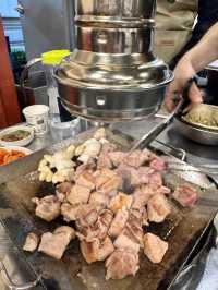 🇰🇷廣安里烤豬肉界的小黑馬｜和平金海背肉