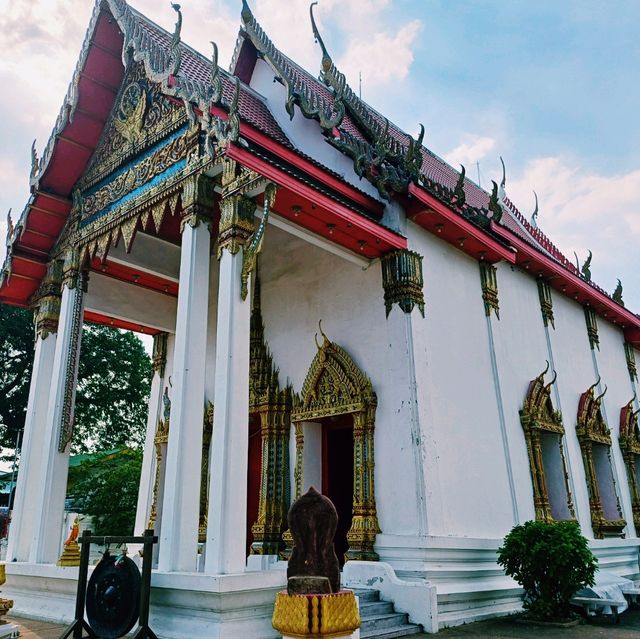 泰國曼谷湄南河畔古老寺廟景點:Wat Khrut，祈福特別靈驗，適合拍照📸打卡