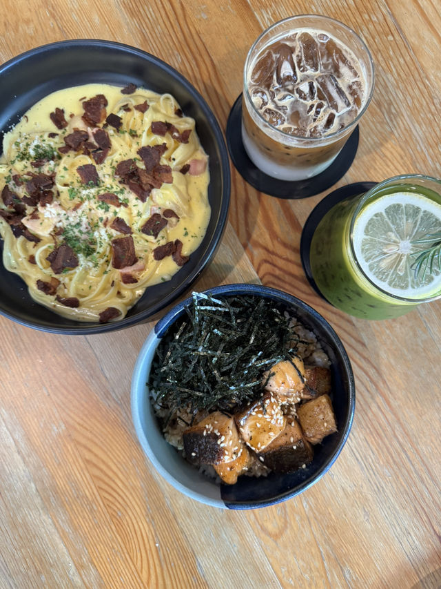 Knock Knock Cafe & Bar คาเฟ่โซนอารีย์