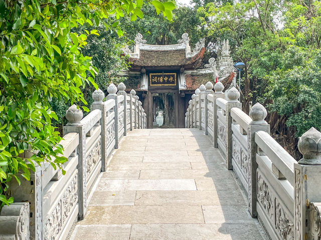 Đền Thủy Trung Tiên...하노이