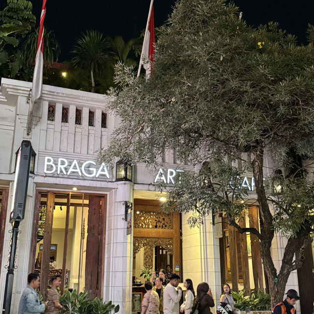 A catchy nightlife at Braga Street 🌙 