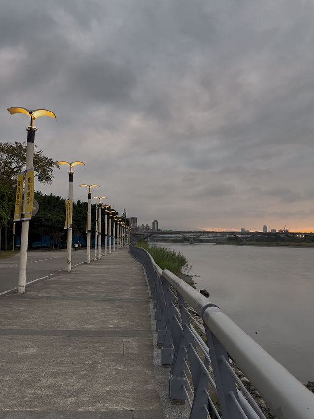Dadaocheng Wharf: A Riverside Escape with Stunning Sunsets