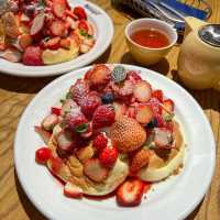 Fluffy Pancakes and Strawberry Delights at Merengue Shibuya🥞