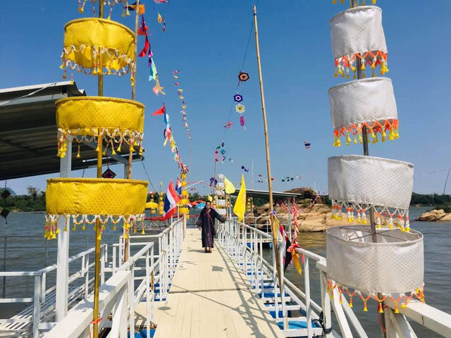 พระธาตุกลางน้ำโขง อายุ2000ปี