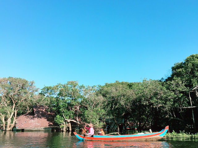 Exploring Kampong Phluk: A Boat Ride into the Floating Life