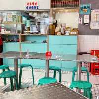 台灣也有道地港式茶餐廳！連裝潢都原汁原味