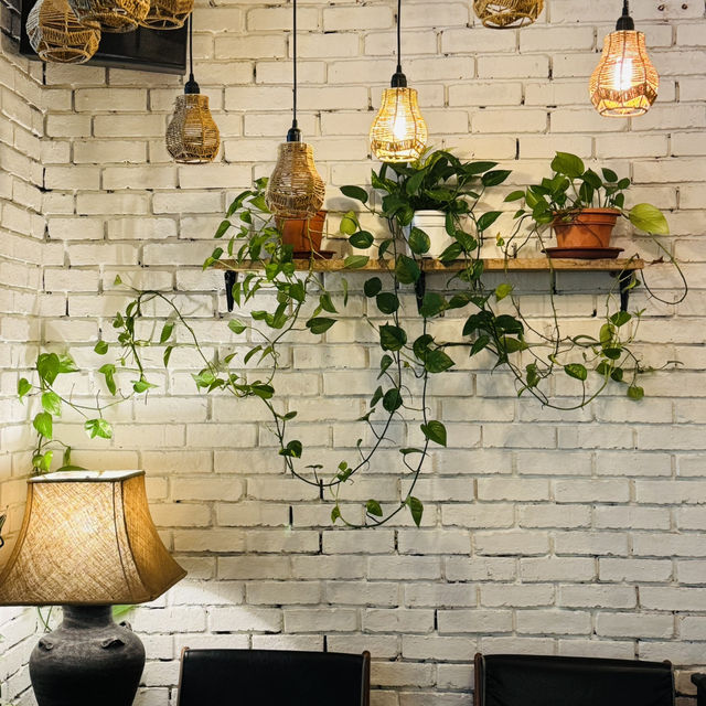 Aesthetic Corners & Comforting Bites: Why Fishee Coffee Feels Like Home