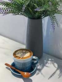 Minimalist cafe in almost all white decor in SS2