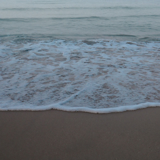 หาดทรายขาว หนึ่งในหาดที่สงบมากทรายขาวสมชื่อ