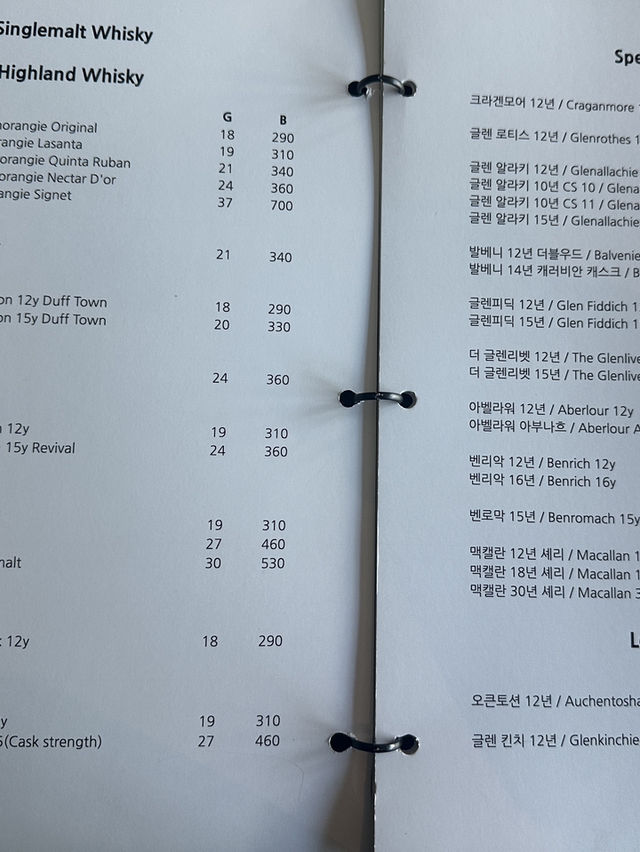 산뜻하고 조용한 분위기로 즐기기 좋은 봄느낌의 경복궁역의 감성 바