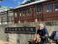 《富士吉田商店街：探索與安全並重的旅程》