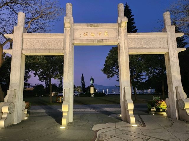🌇 維港日落x孫中山雕像的絕美邂逅