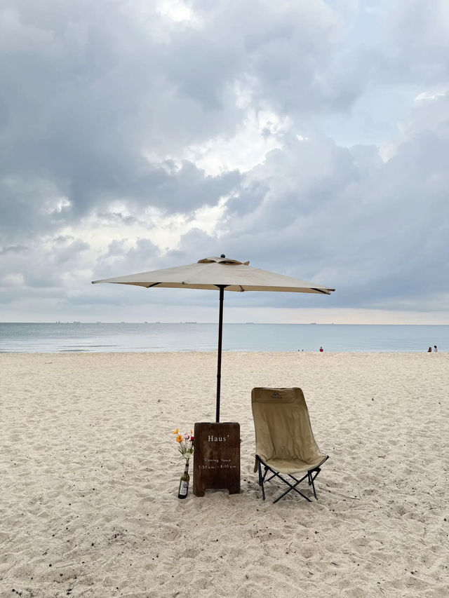 Haus Coffee and Space คาเฟ่ริมหาดแสงจันทร์ จ.ระยอง
