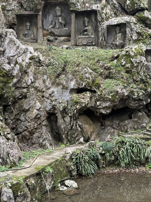 A Stroll Through Time: Feilai Feng’s Enchanting Rock Carvings