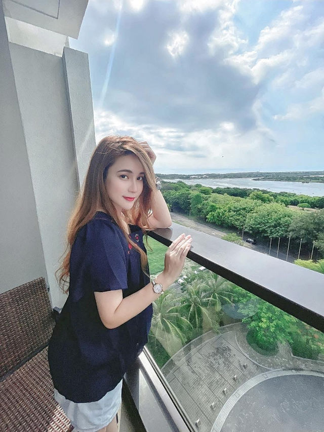 台南大員皇冠假日酒店「豪華河景陽台房」河水流進海裡的景象 晚上因為河床無光害 星空超美