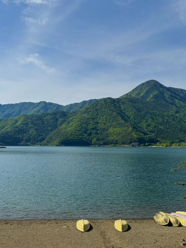 🏞️ 야마나카호, 후지산 품은 평화로운 호수!