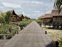 Kapalai Chronicles: My Overwater Bungalow Adventure with Fish Roommates 🐠
