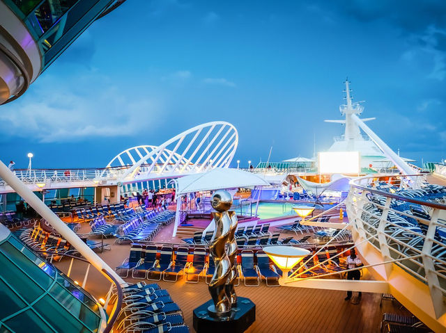 Enchantment of the Seas 🌊✨: A Solo Traveller’s Dream Escape!