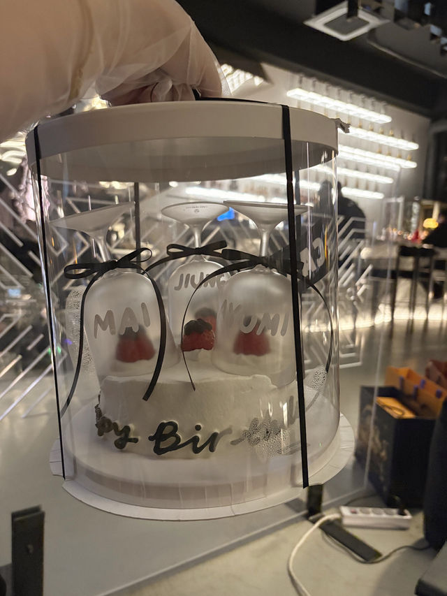 【韓国・ソウル🇰🇷】パーティーで盛り上がるオーダーケーキ🎂🖤