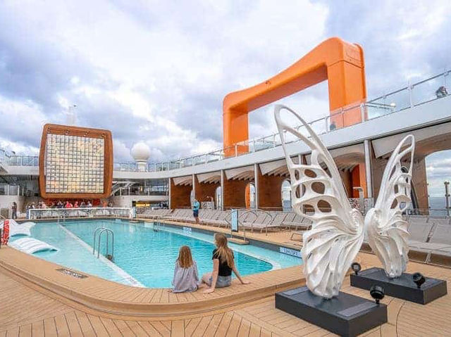 🚢 Sailing on Celebrity Edge: Rooftop Gardens, Magic Carpets & Infinite Gelato! 🍦  