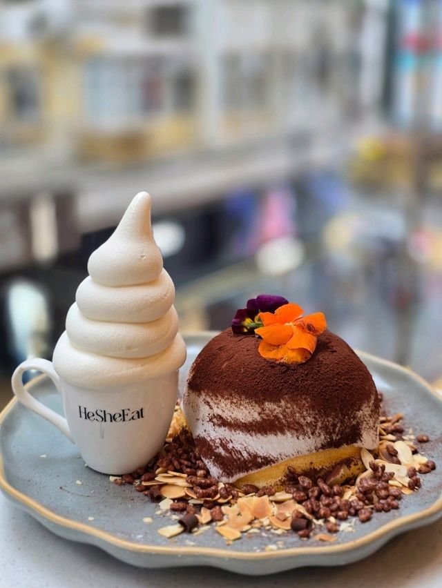 ✨ 銅鑼灣甜品控必打卡！HeSheEat 超Chill美食天堂 ✨