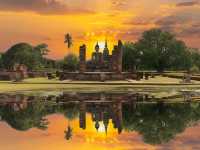 🏛️🌿 SUKHOTHAI WEEKEND ESCAPE: Where Ancient Kingdoms & Lotus Ponds Await! 