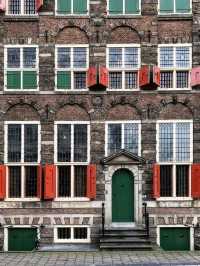 an informative and great experience learning about the Dutch and their involvement and experience