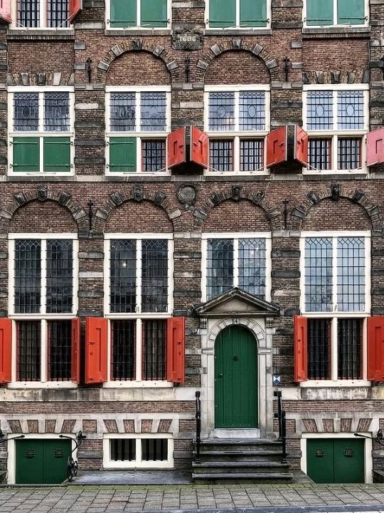 an informative and great experience learning about the Dutch and their involvement and experience