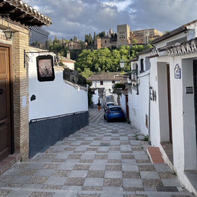 Granada ศิลปะแห่งอันดาลูเซีย สเปนตอนใต้