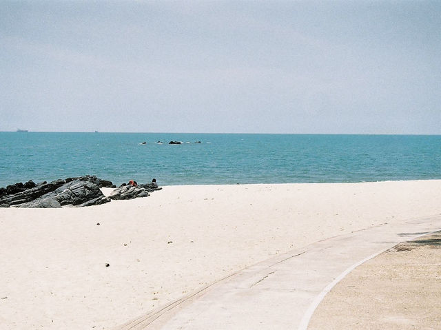 🏖️ Samila Beach: A Backpacker’s Guide to Songkhla’s Golden Sands & Mermaid Magic!