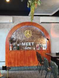 曼谷| Ari 文青咖啡控必訪！MEET HERe｜藏身巷弄的質感系早午餐天堂