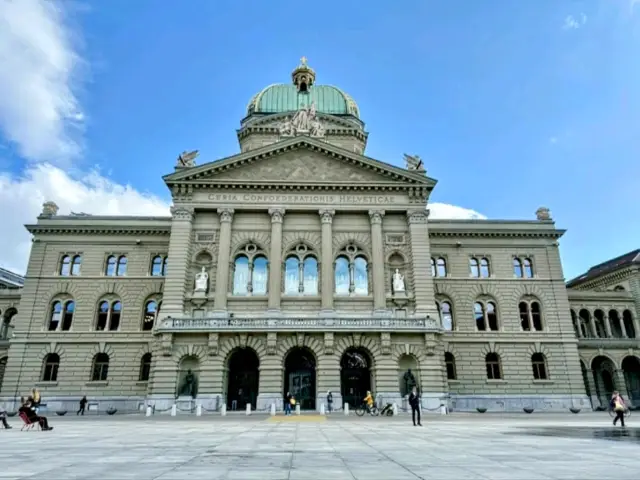 聯邦宮 Bundeshaus，參觀瑞士聯邦政府與議會所在。