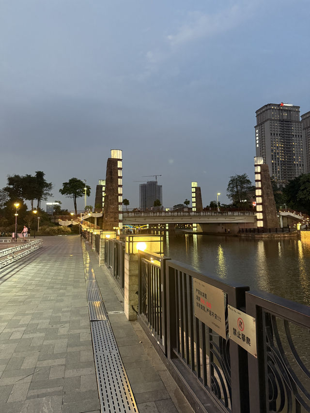 ｛佛山｝想吃美食、又想看夜景，那就去燈湖西街！