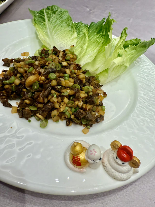 感謝Eric請大家給我過生日.美食.美酒加好友.鮮花.蛋糕真開心