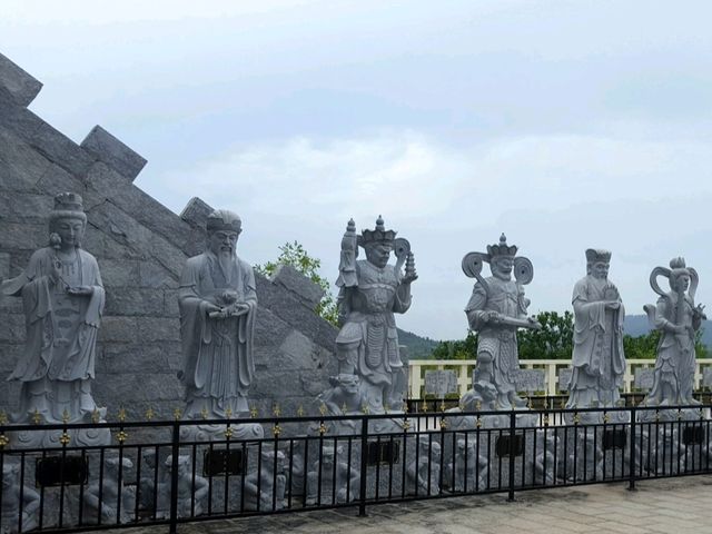 Where Stone Breathes and Sages Dream: The Realm of 500 Lohan