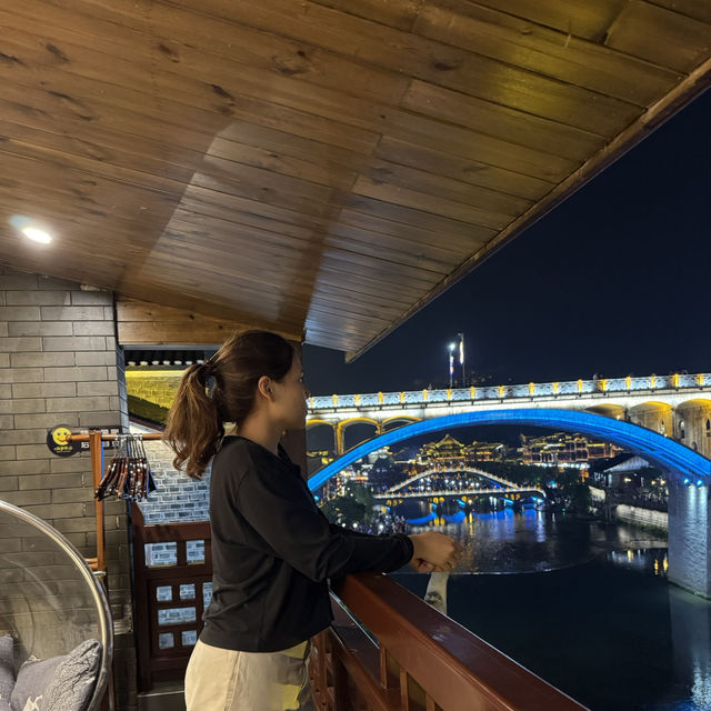 เฟิ่งหวง เมืองโบราณกลางหุบเขา