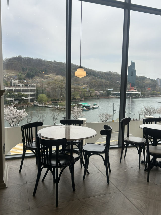 🌿 명암저수지 뷰와 호텔 감성 가득한, 스테이인터뷰 르투어