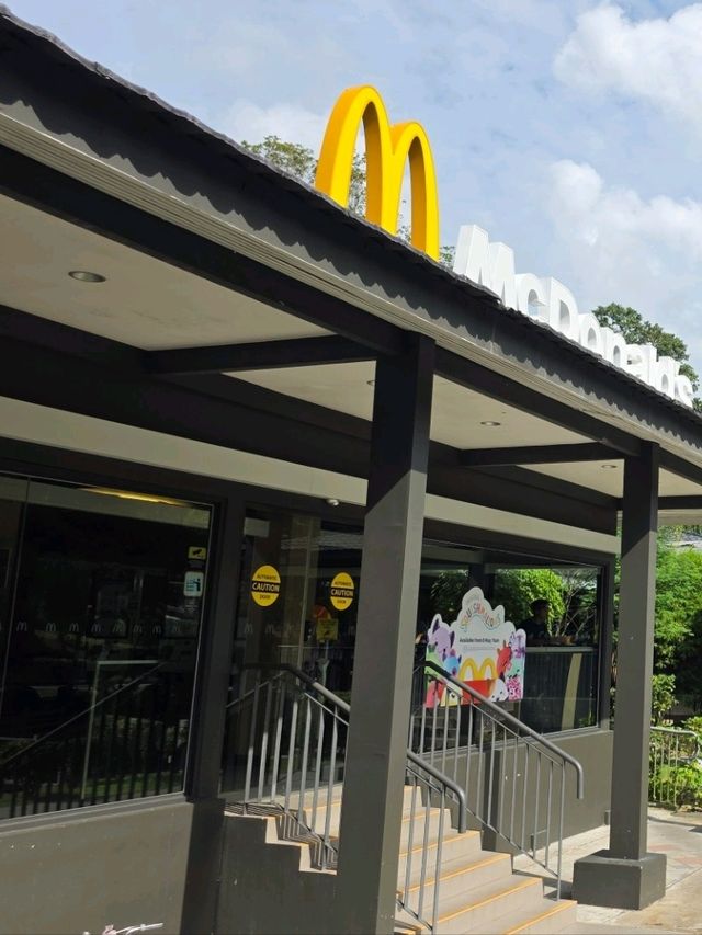 McDo Meets Tranquility: A Bite at Ridout Tea Garden, Singapore