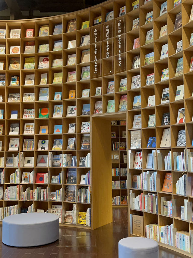 📚🌲**【遠野 こども本の森】 建築と本と自然が出会う、心をひらく森の図書館**