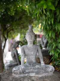 石像一つひとつに宿る、タイの知恵と祈り。🪷🗿