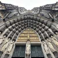 A Summer Visit to Cologne Cathedral: Gothic Grandeur Under the Sun