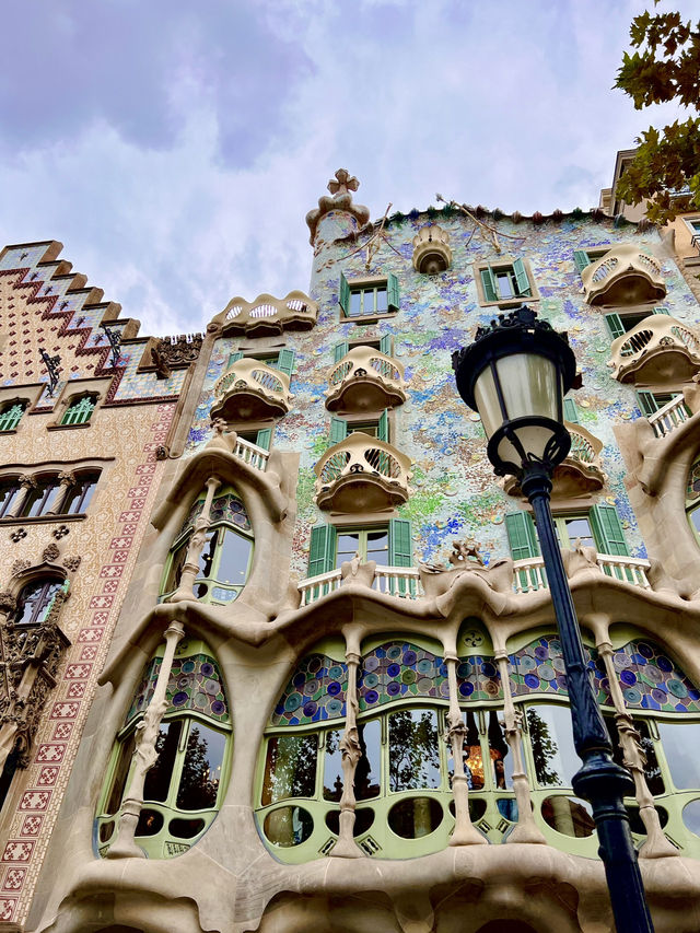 4 Highlights of Barcelona—Gaudí, Cava & Football Dreams 