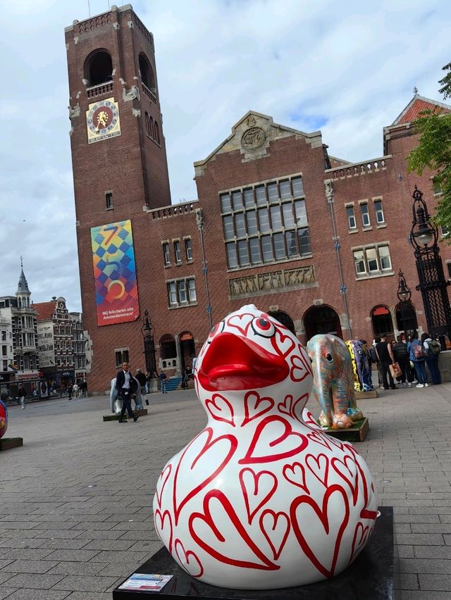 慶祝阿姆斯特丹建城750 週年的Elephant Parade
