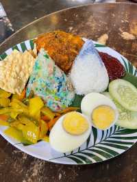 Breakfast by the River: Baba Kaya’s Nostalgic Bites in Melaka