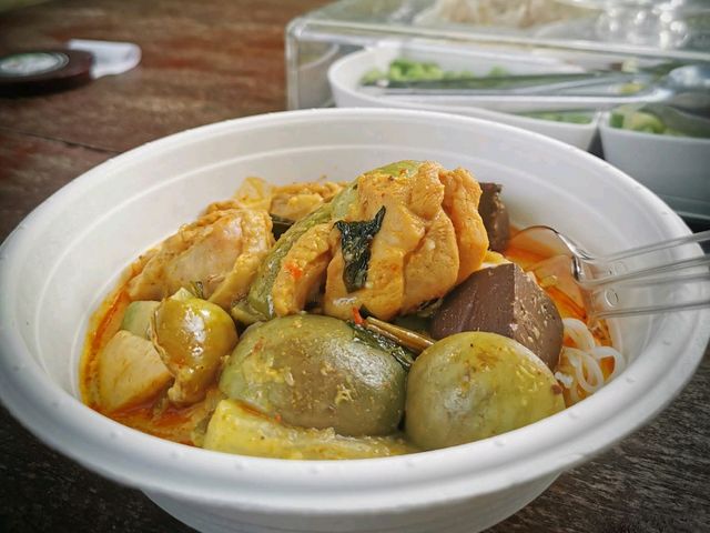 🌧️ โอ๊ะป่อย...หน้าฝน ความสุขเล็กๆ ริมลำธาร 🍃