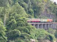 🛤️✨ ถ้ำกระแซ กาญจนบุรี – เส้นทางรถไฟสายมรณะ